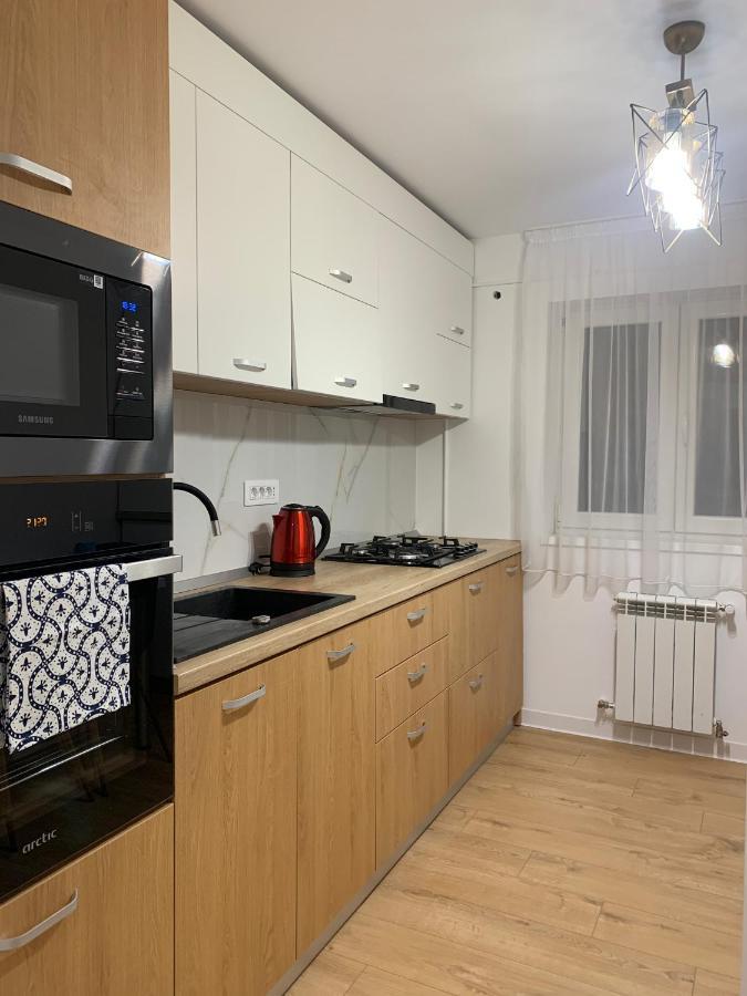 Sunny Apartment In Suceava Exterior foto